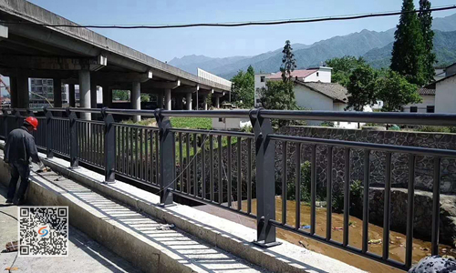 河道鋼制護(hù)欄